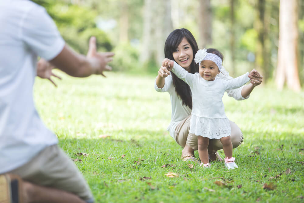 Thời điểm nên mua giày tập đi cho bé