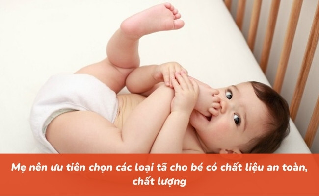 Mẹ nên chọn tã cho bé có chất liệu an toàn